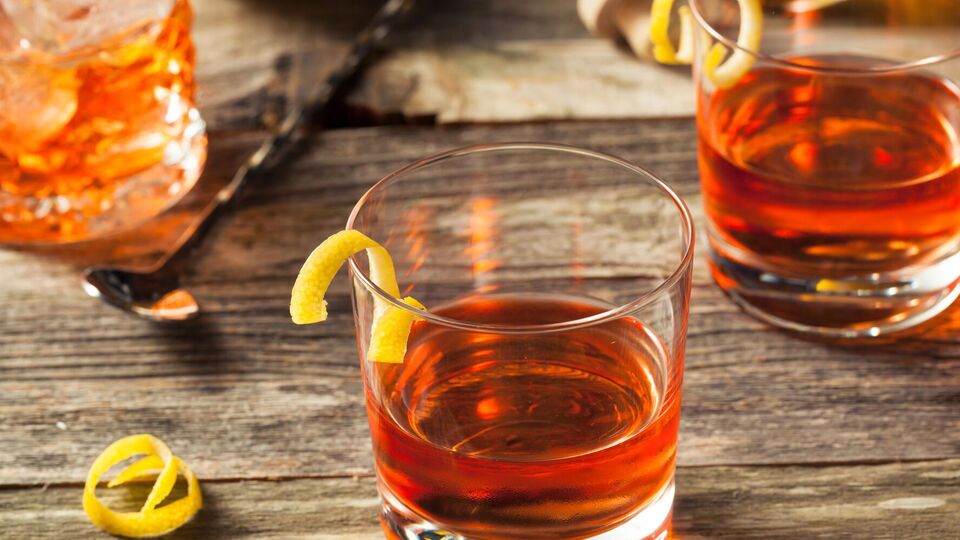 Специи и кора дуба придают коньяку насыщенный вкус