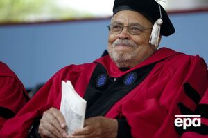 До восьми лет Джонс почти не разговаривал, так как имел заикание, но со временем преодолел это, став успешным и знаменитым актером