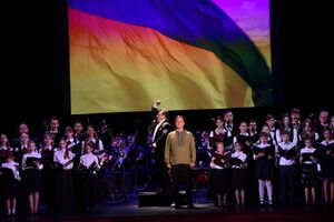 Выступления оркестра сопровождались видеорядом, который осветил главные события жизни крымскотатарского народа за последние 250 лет