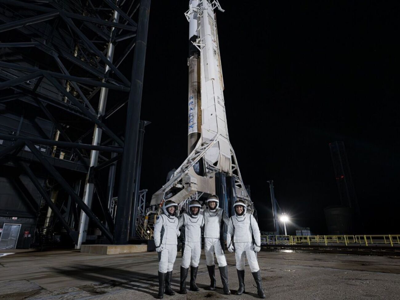 У космос вирушив екіпаж із чотирьох осіб