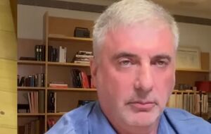25 років тому росіянам подобалося "мочити в сортирі". Тепер вони плачуть за зруйнованими сортирами