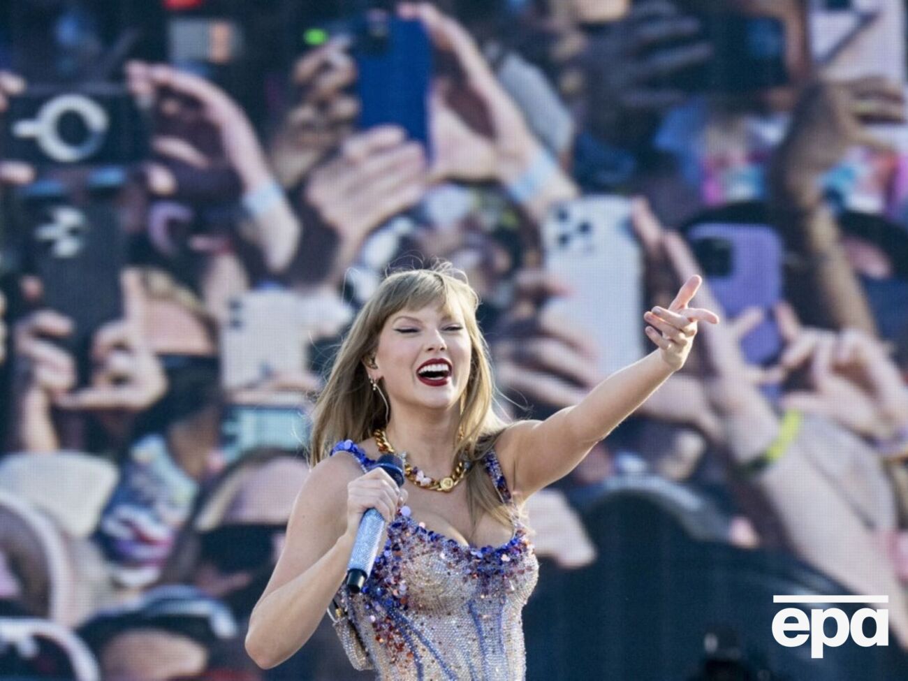 Свифт: Я проголосую за Камалу Харрис