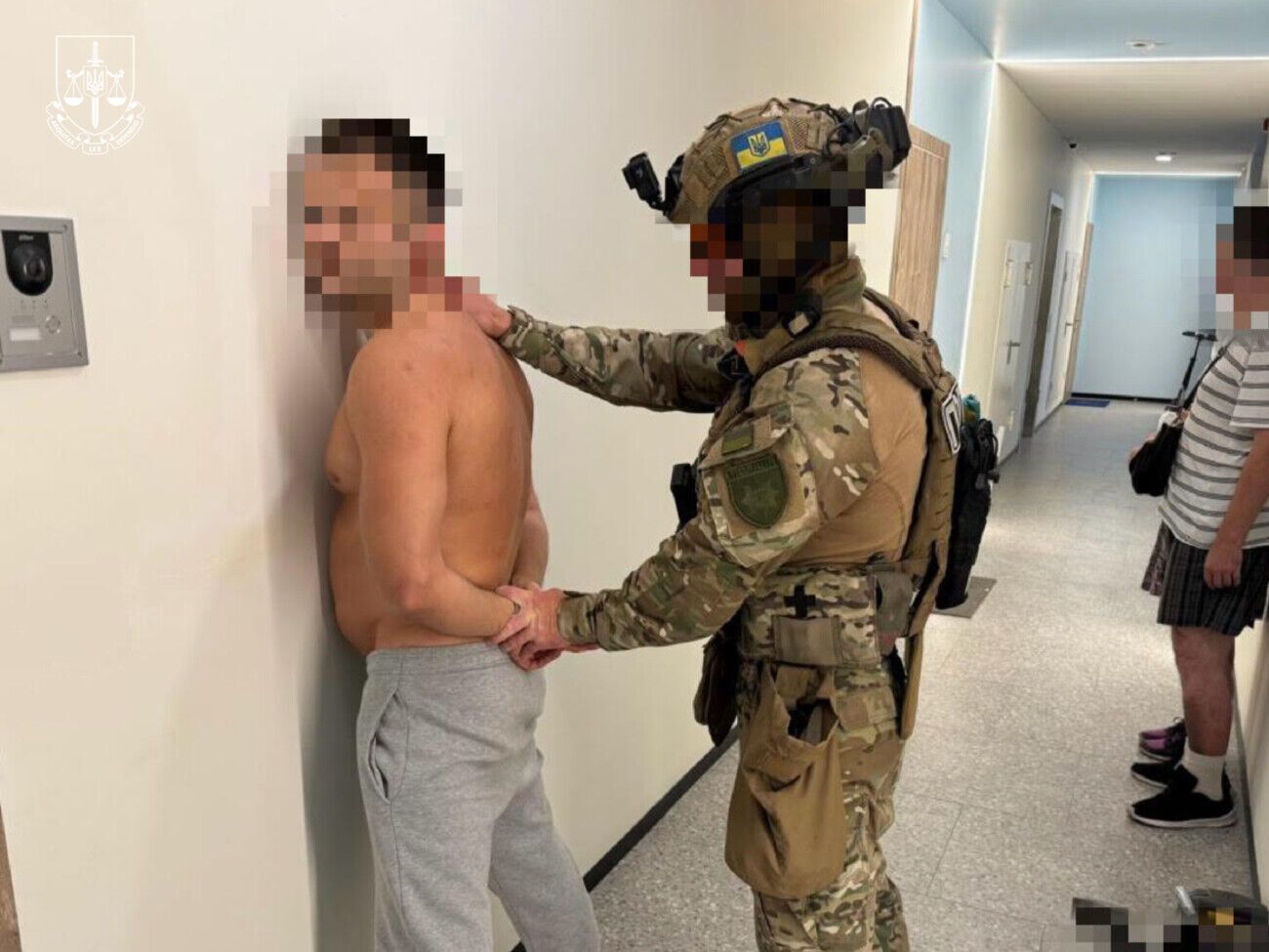 Згідно з повідомленням поліції, працівники поштового сервісу привласнювали, а потім продавали дрони, призначені для українських захисників