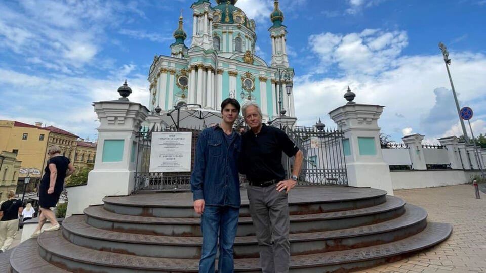 Дуглас візьме участь у саміті перших леді та джентльменів