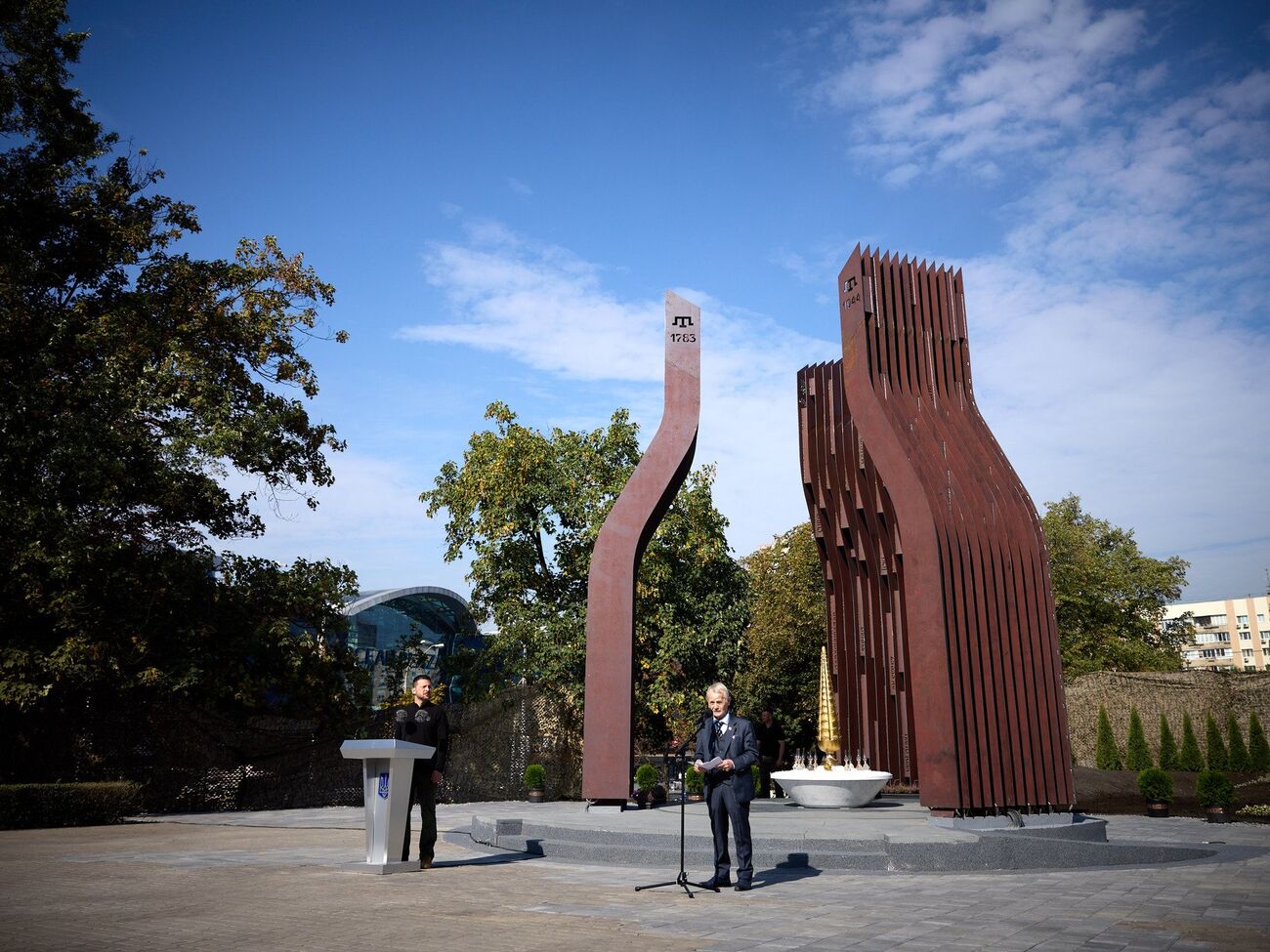 Зеленский отметил, что мемориал появился на месте бывшего чекистского сквера