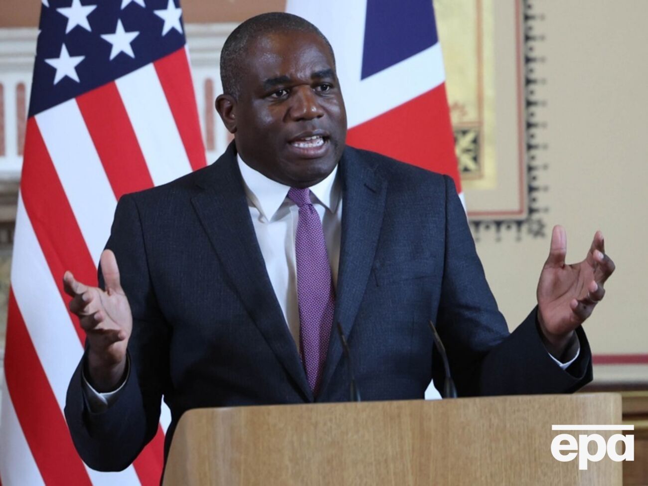 Лэмми 11 сентября прибыл с визитом в Киев