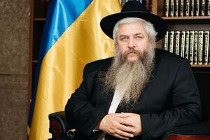 Раввин (на фото) писал, что Антона он усыновил