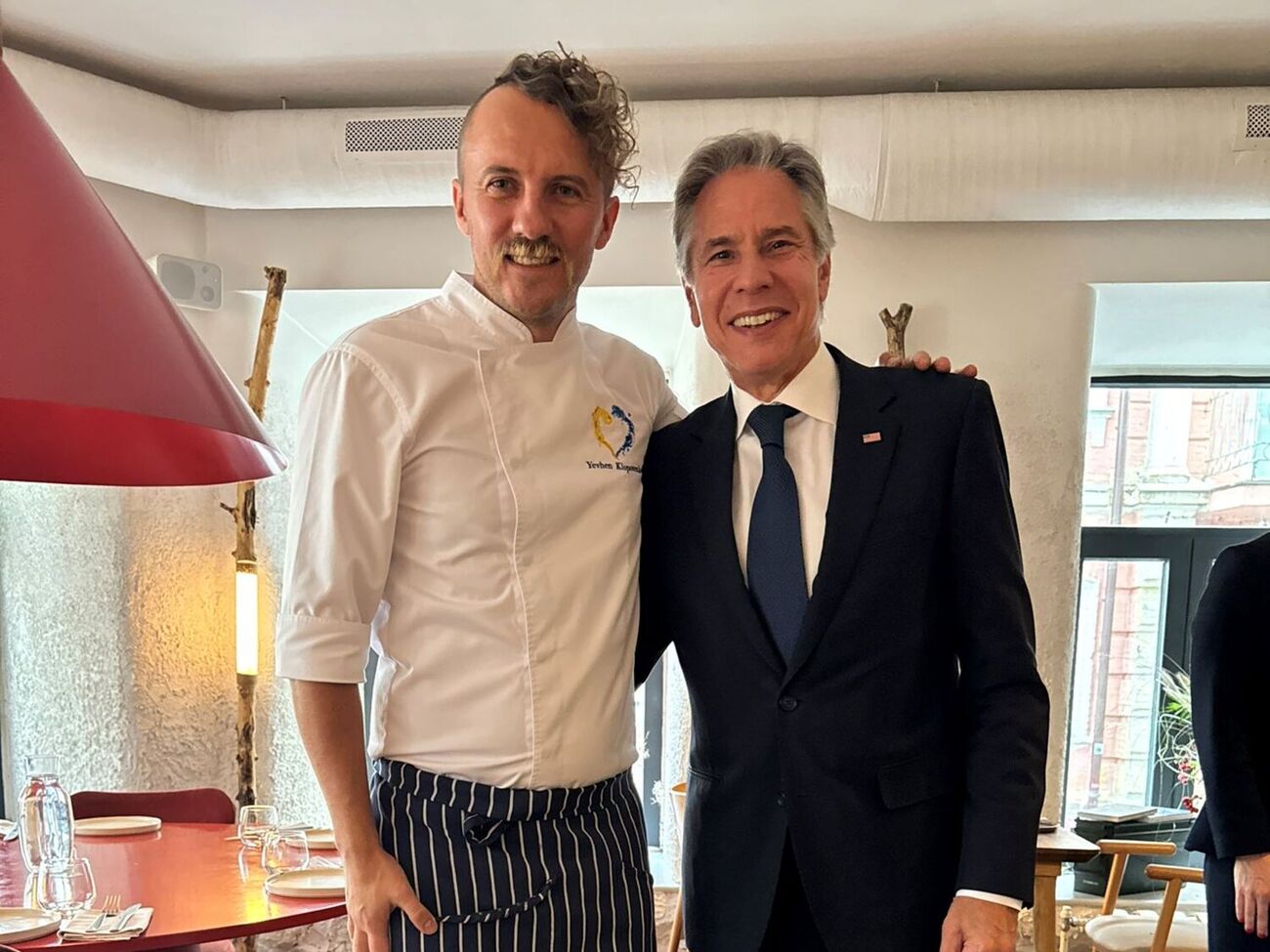 Клопотенко: Просто. Госсекретарь США Энтони Блинкен. Просто поел сегодня в "100 років тому вперед"