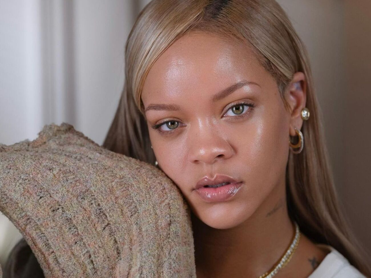 Ріанна використовувала крем з ефектом природного блиску