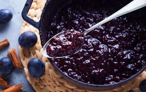 Сливовое варенье особенно вкусно во время зимних чаепитий