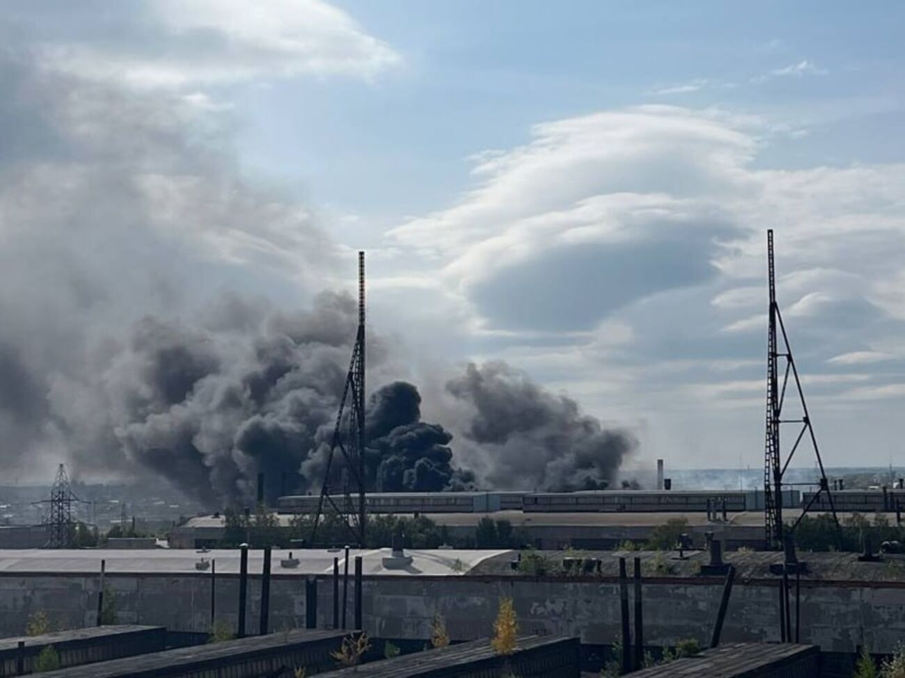 На заводе в Омске произошел пожар