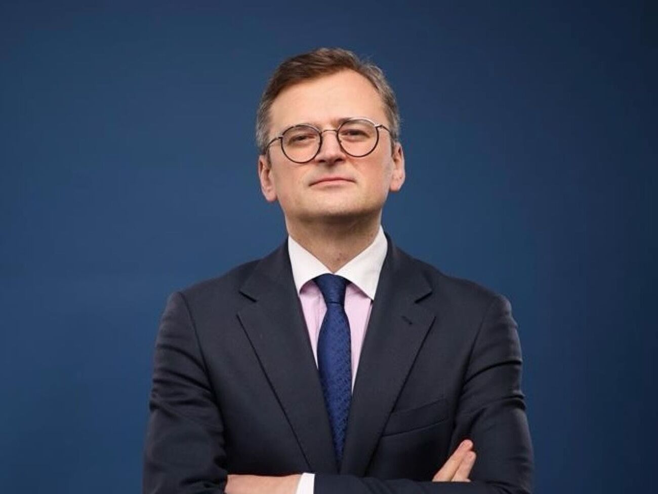 Кулеба воспитывает двоих детей