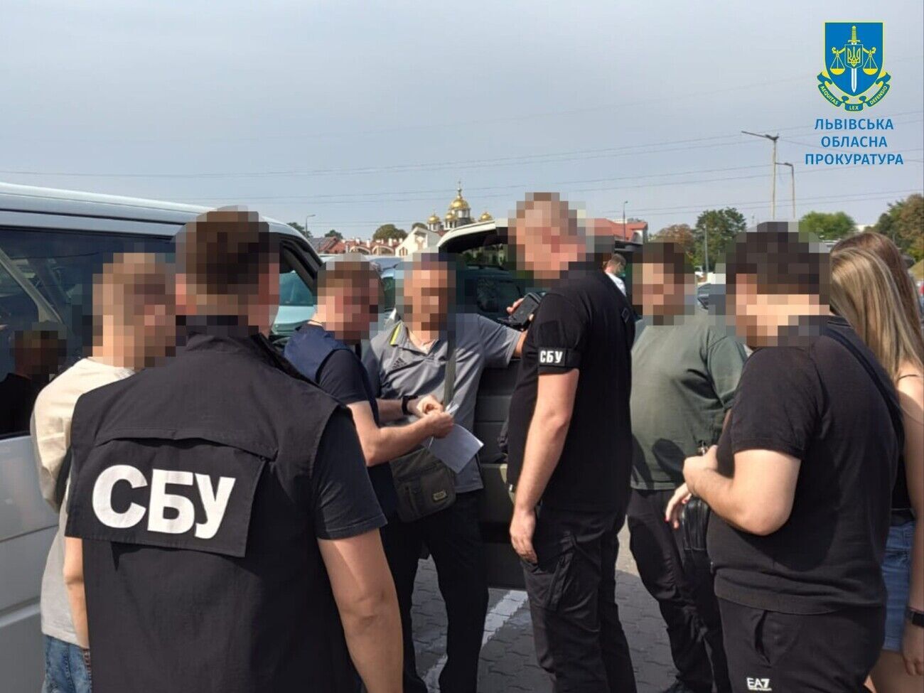 У Львові затримали правоохоронця, який нібито допомагав чоловікам незаконно виїжджати з України