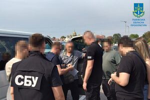 Во Львове задержали правоохранителя, который якобы помогал мужчинам незаконно выезжать из Украины