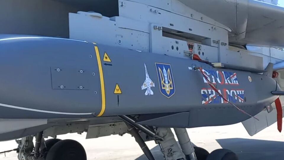 Великобритания разрешит Украине бить по России ракетами Storm Shadow, писала The Guardian