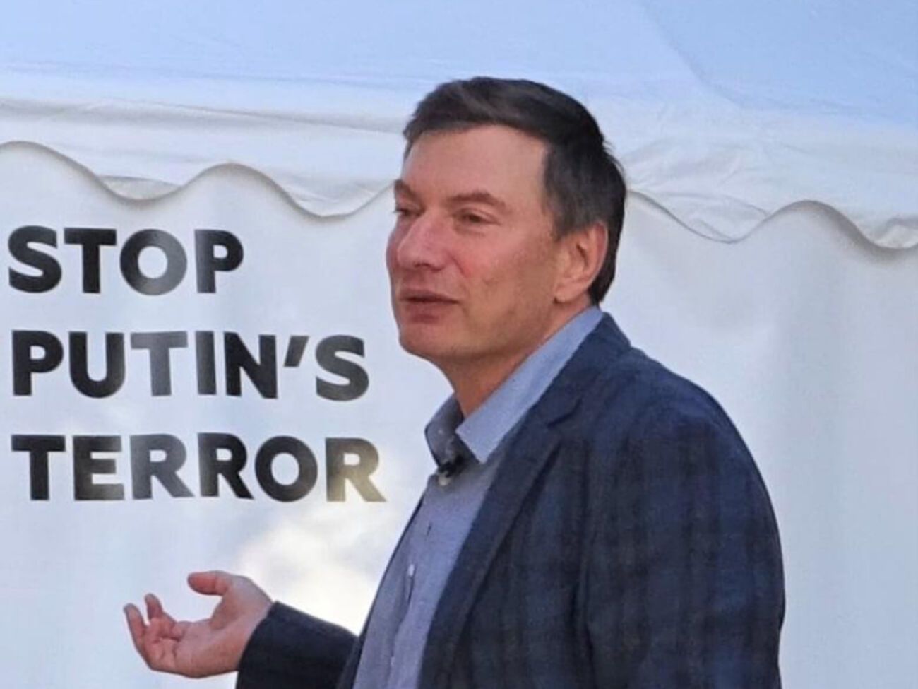 Чтобы выиграть выборы, Трампу надо было направить все усилия на привлечение новых сторонников. Но он этого не делает