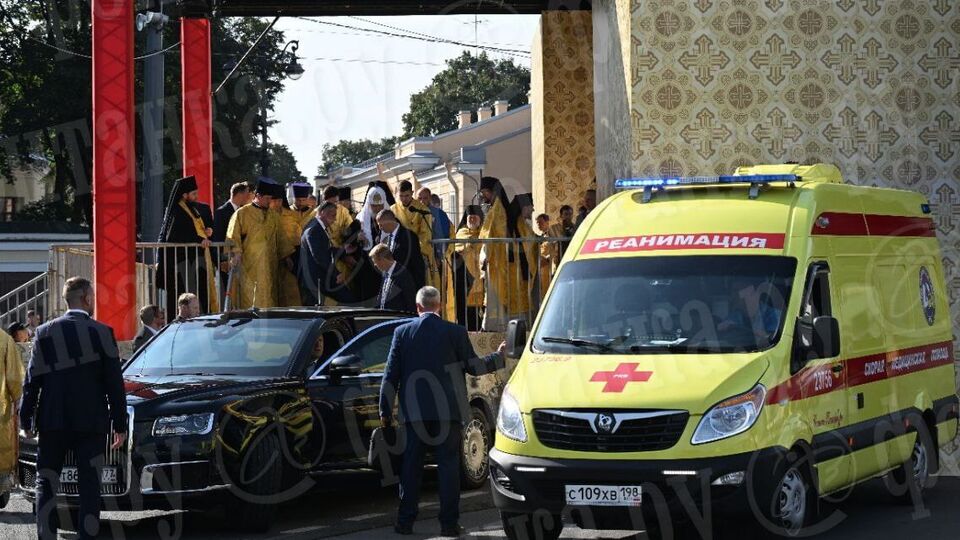 Патриарху стало плохо после крестного хода, утверждают журналисты