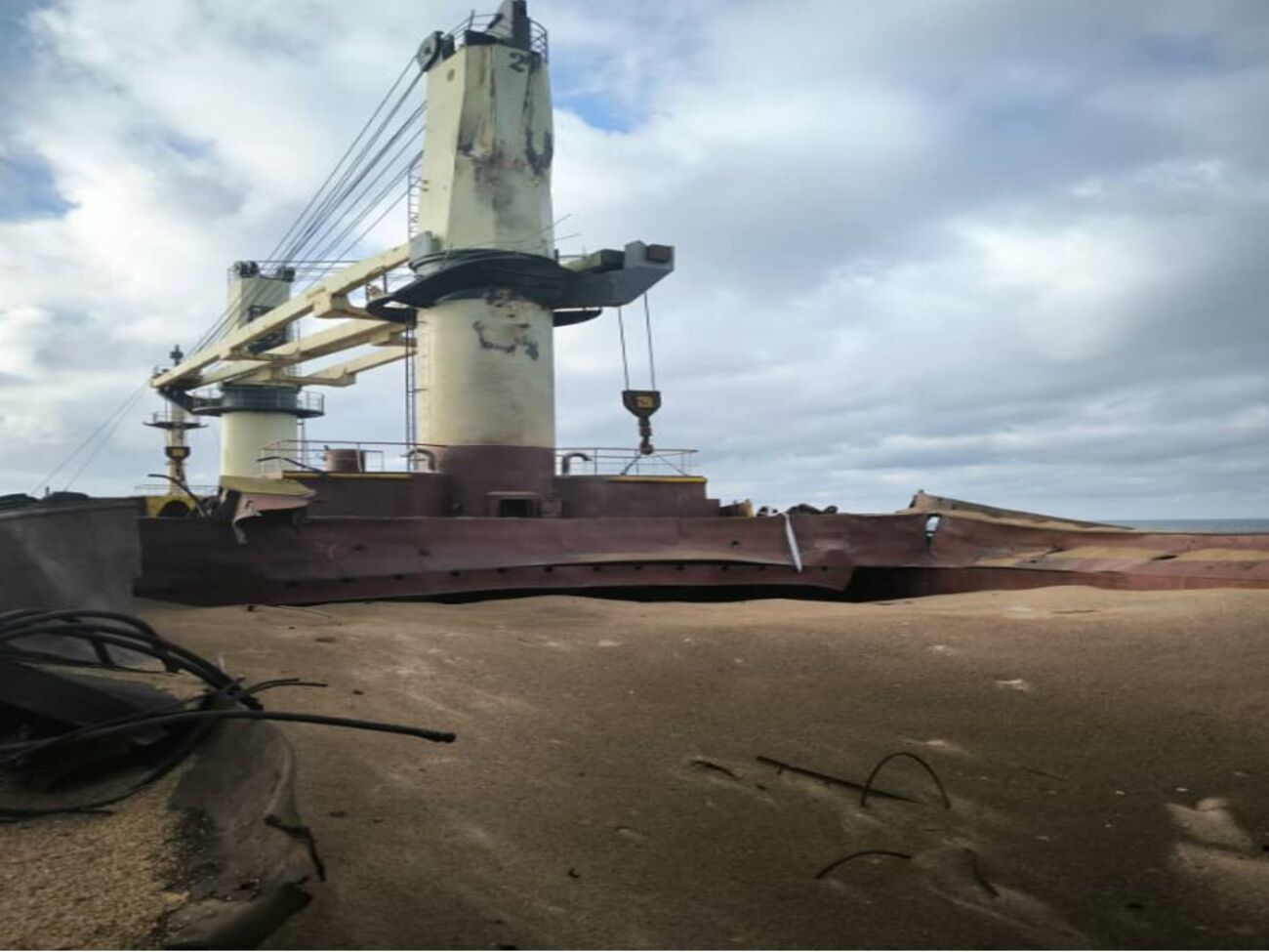 Після вибуху зерновоз залишився на ходу