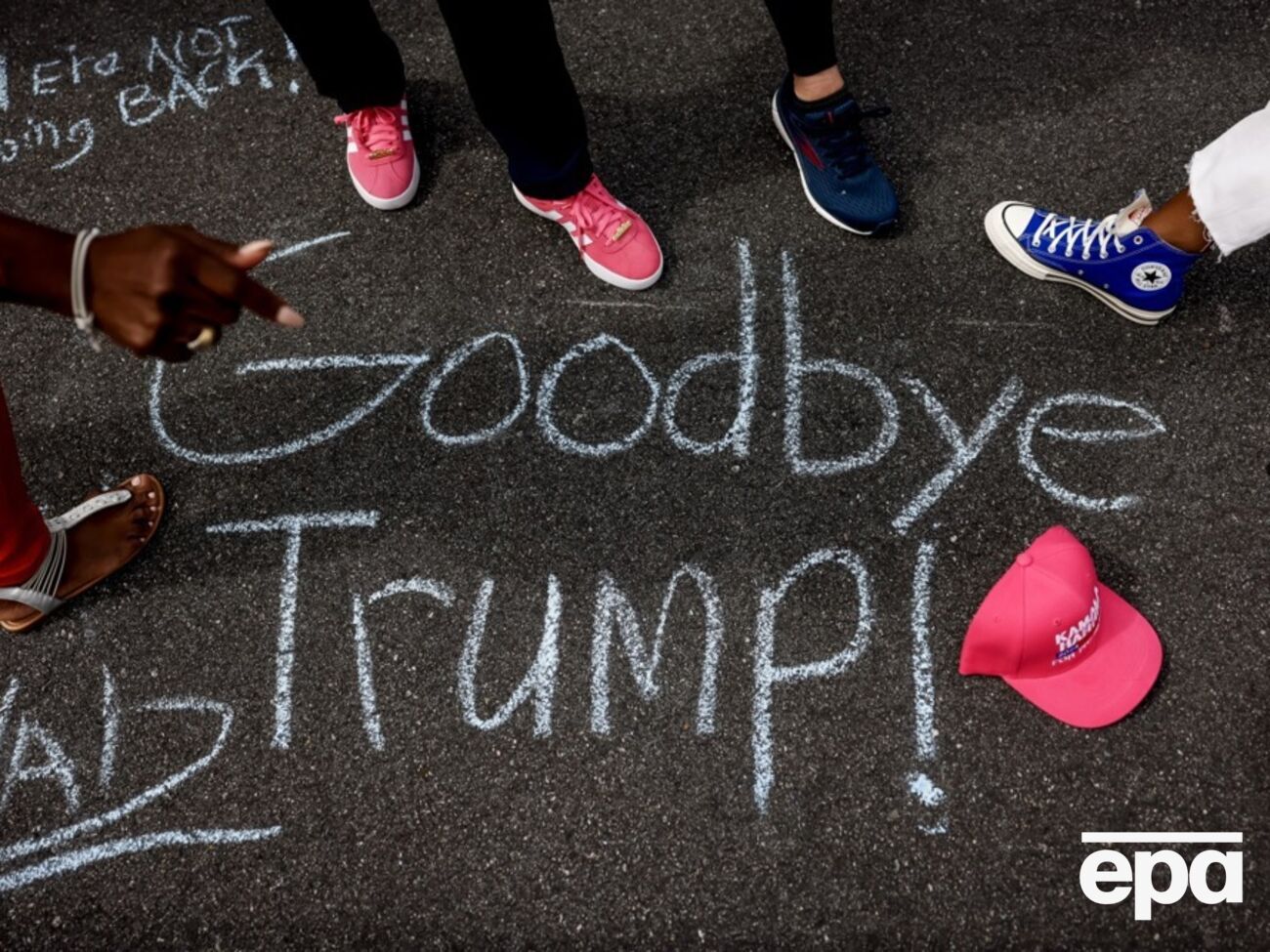 Харрис за менее чем два месяца до президентских выборов в США опережает Трампа на пять процентных пунктов