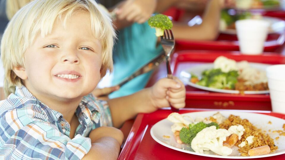 Запеканку подают теплой