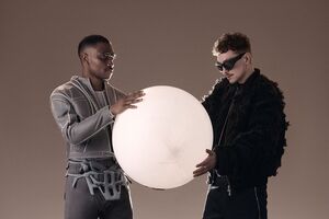 В альбом группы Tvorchi вошло 14 треков, среди которых – коллаборации с украинской певицей Klavdia Petrivna, группами The Hardkiss и The Maneken