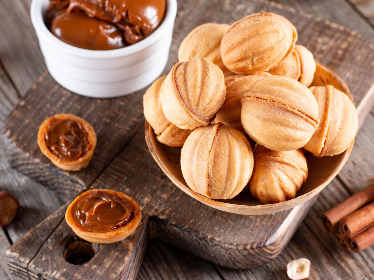 Tayanna: Выпекайте орешки в предварительно разогретой до 180 °C духовке