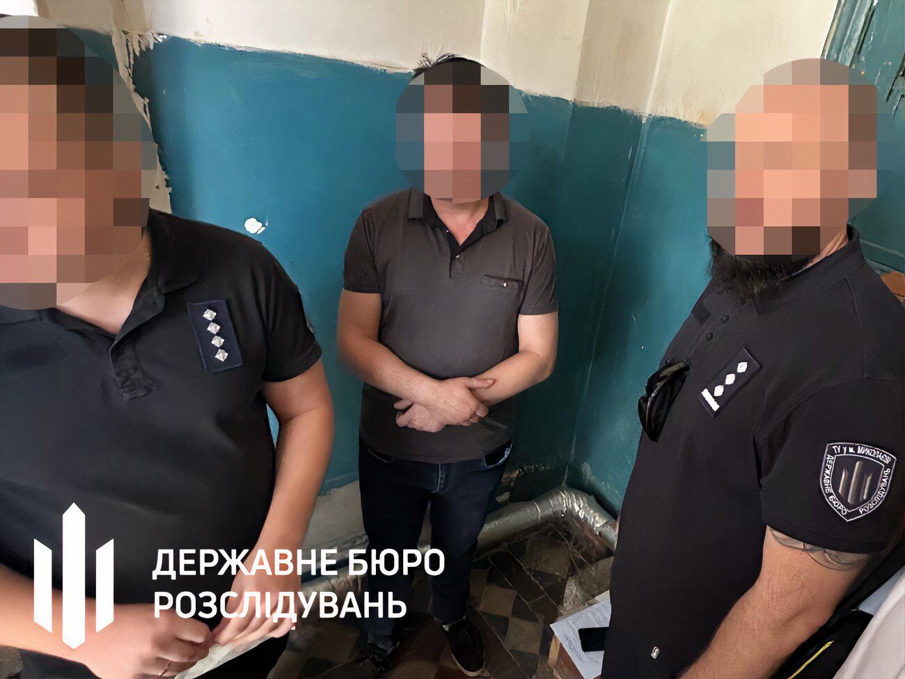 Главу ВВК и его сообщницу задержали во время раздела оплаты за очередной "белый билет"