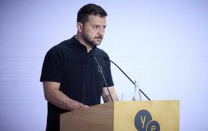 Если союзники сбивают ракеты и дроны в небе Ближнего Востока, то почему до сих пор нет аналогичного решения о совместном сбивании в небе Украины, отметил Зеленский