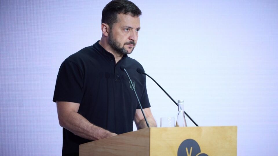 Якщо союзники збивають ракети і дрони в небі Близького Сходу, то чому досі немає аналогічного рішення про спільне збиття в небі України, зазначив Зеленський