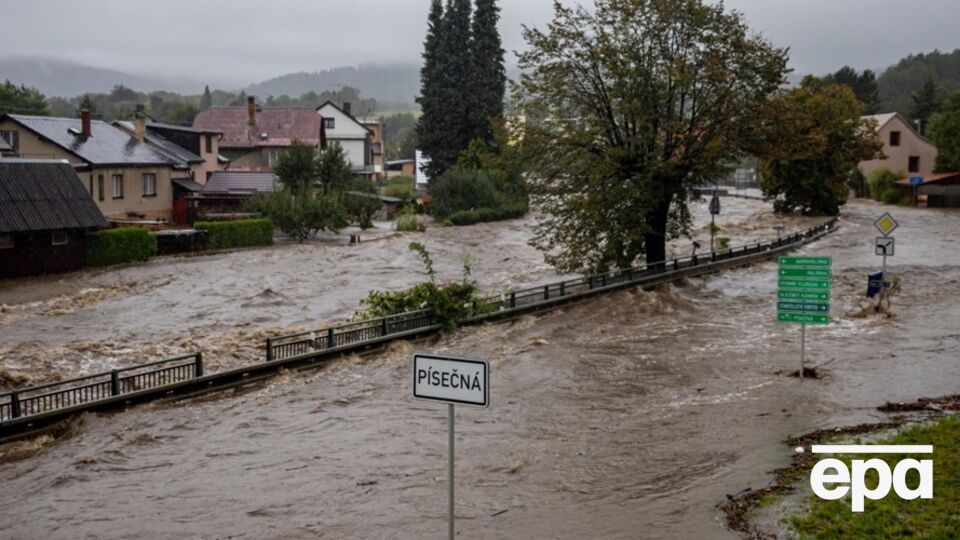 Повінь у країнах ЄС спричинила зупинення потягів