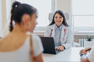 Оформити лікарняний дистанційно можливо навіть тоді, коли пацієнт звертається до лікаря в такий спосіб уперше