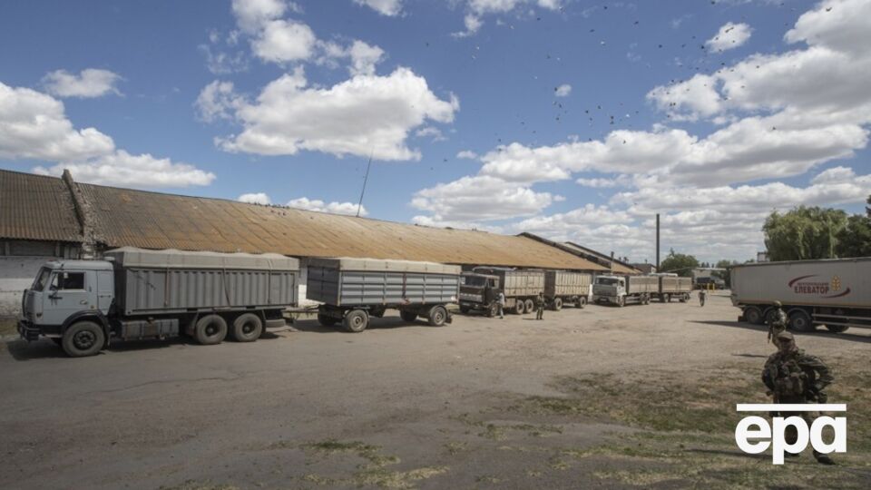 Украденное у Украины зерно РФ и ее партнеры продали примерно за $1 млрд, пишет издание