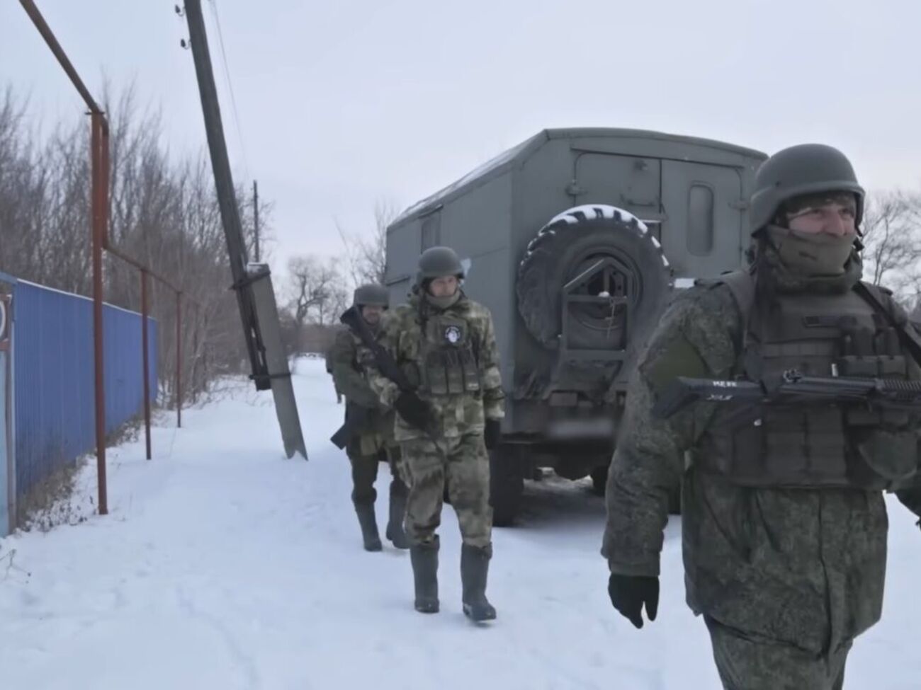 Фільм Russians at War знімала росіянка, яка зробила кілька фільмів для пропагандистського RT