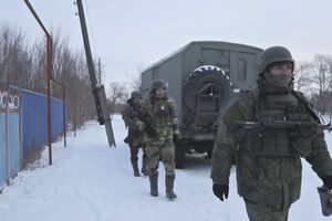 Фільм Russians at War знімала росіянка, яка зробила кілька фільмів для пропагандистського RT