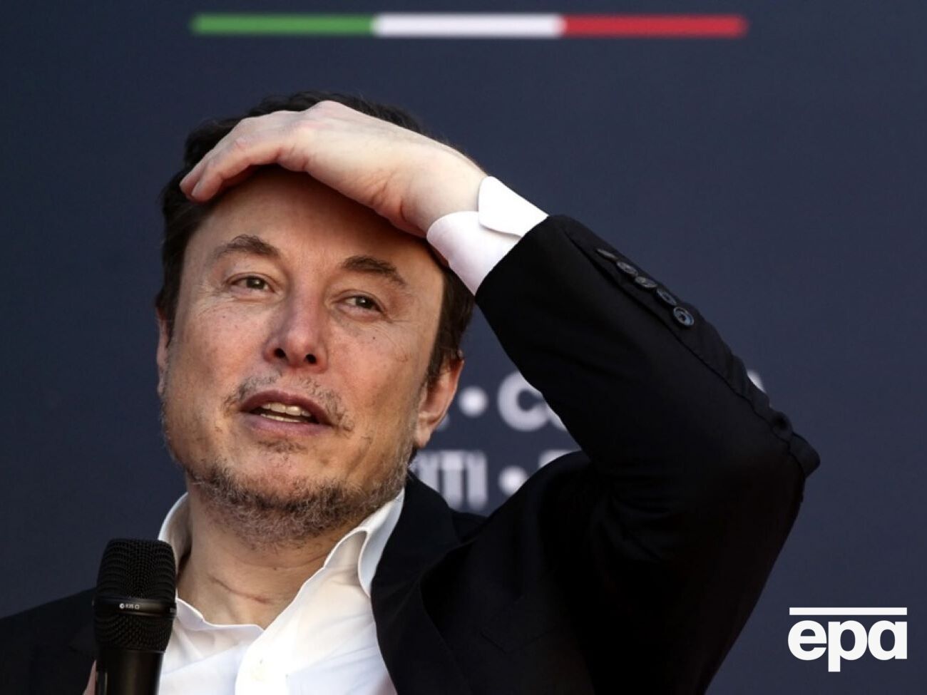 Впоследствии Маск удалил сообщение и заявил, что это была шутка