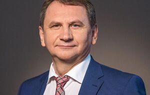 Доверяют ВСУ – 96%, судьям – 9%. Поэтому судьями в военной сфере должны быть военнослужащие