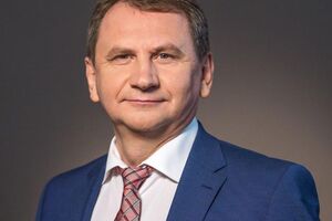 Доверяют ВСУ – 96%, судьям – 9%. Поэтому судьями в военной сфере должны быть военнослужащие