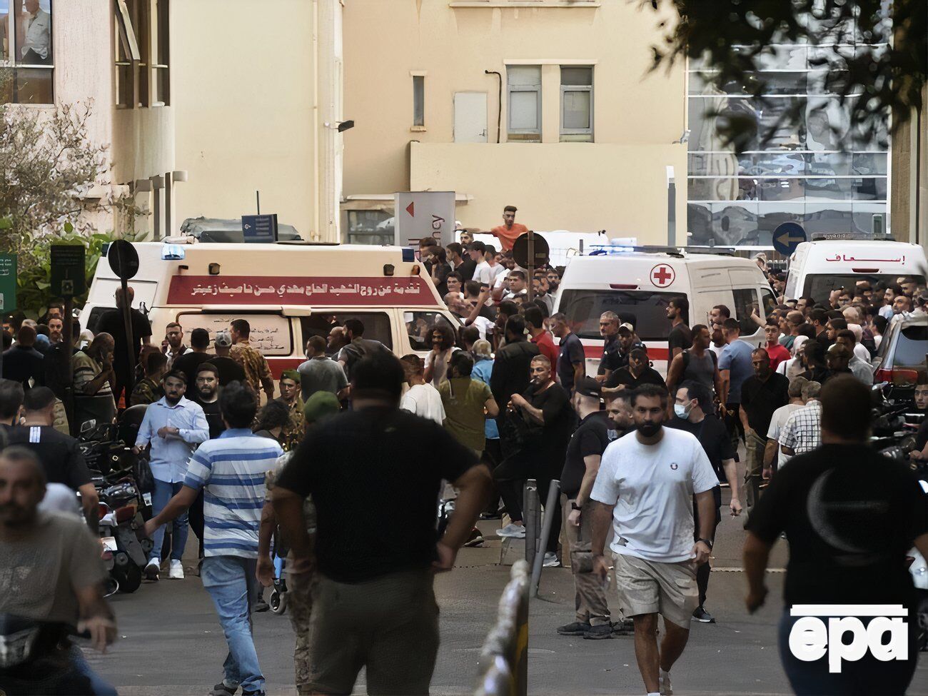 Тысячи пейджеров взорвались в Ливане, когда на них пришло кодированное сообщение, активировавшее взрывчатку