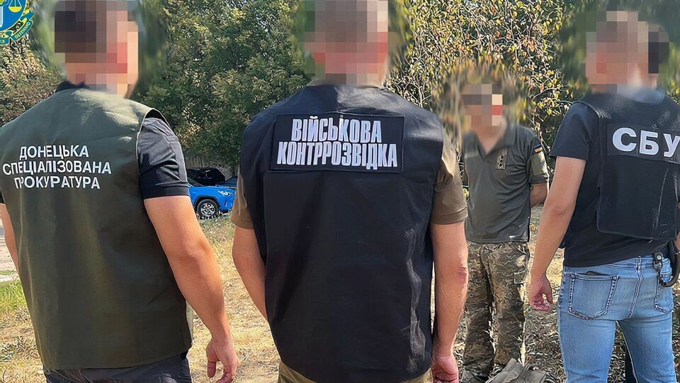 По информации следствия, в обмен на сотрудничество ФСБ "гарантировала" своему агенту 1 млн руб.