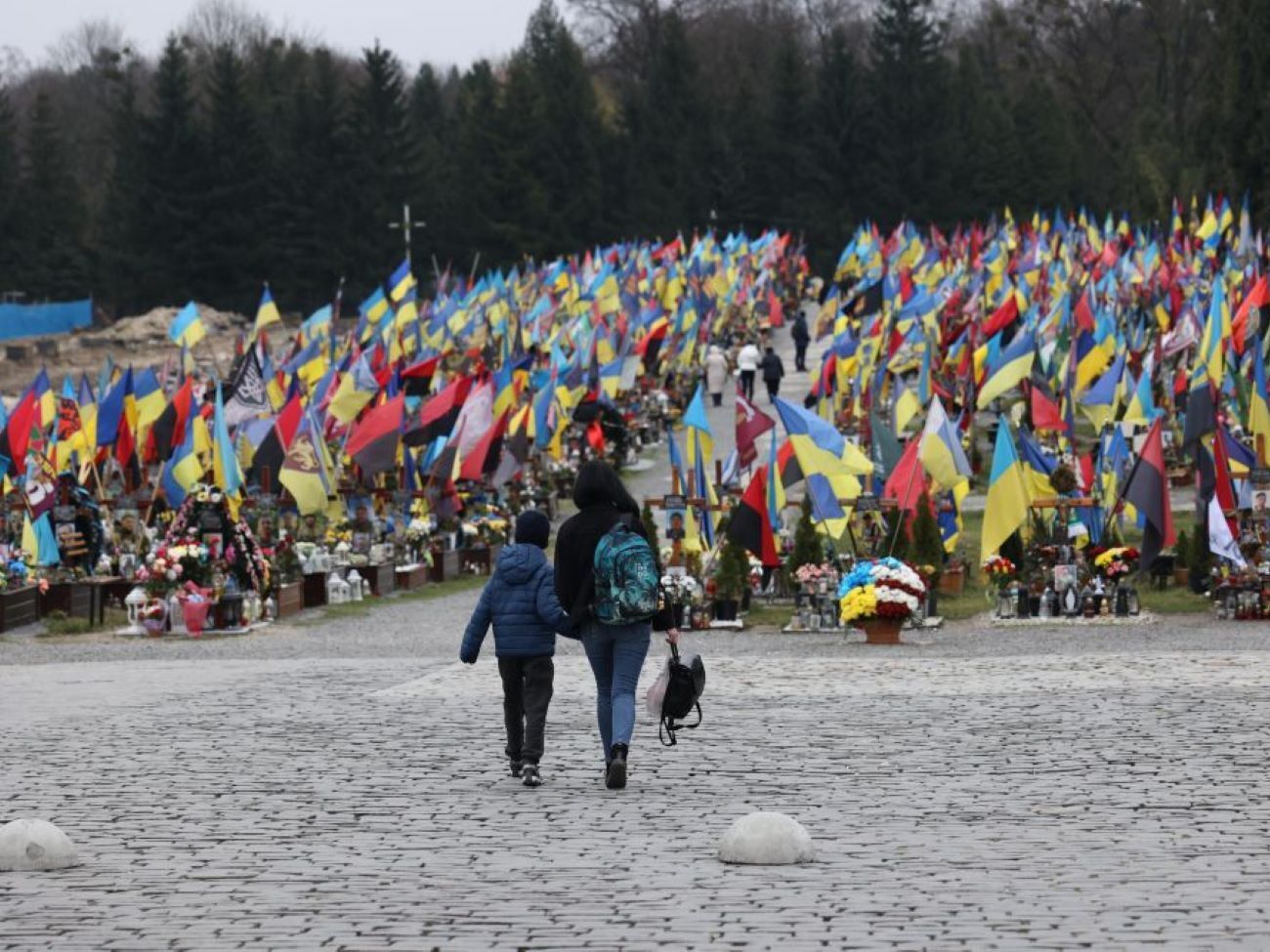 По словам Костенко, число в 50 тыс. погибших было бы также завышенным