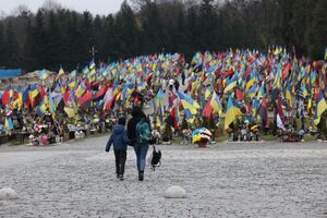 По словам Костенко, число в 50 тыс. погибших было бы также завышенным