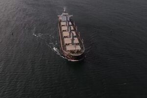 За более чем год работы экспортного морского коридора из украинских портов вышли более 2,5 тыс. судов, рассказал Зеленский