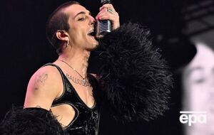 По словам артиста, он будет совмещать сольную карьеру с работой в группе