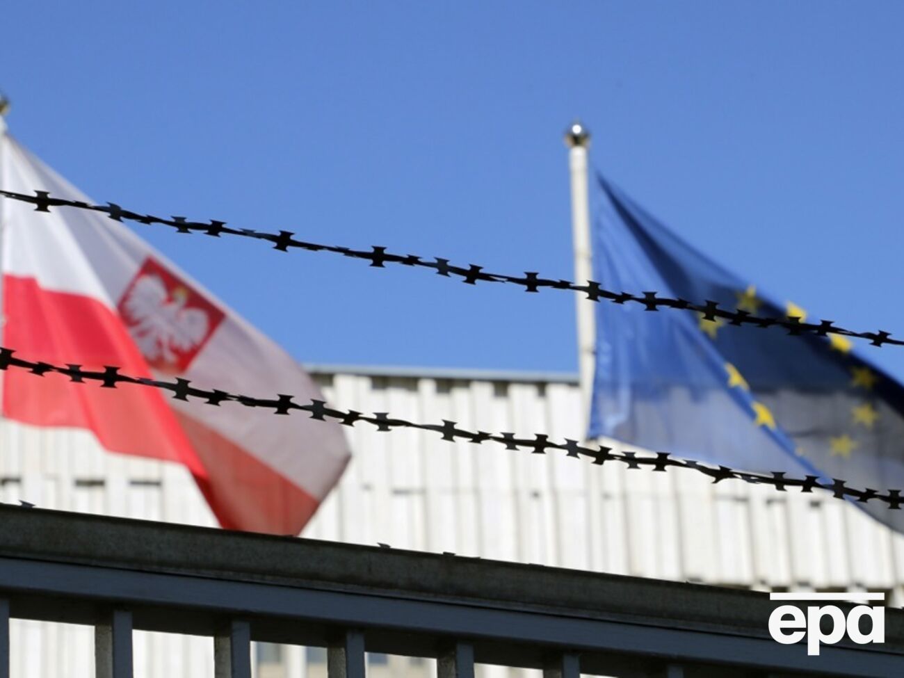 По данным СМИ, Варшава планирует добиться от Киева эксгумации жертв так называемой Волынской трагедии