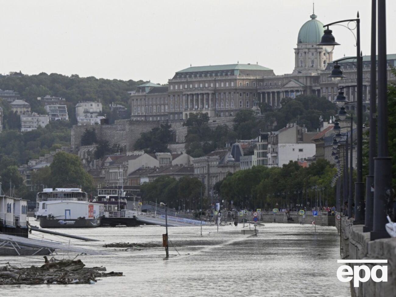 Вулиці угорської столиці пішли під воду