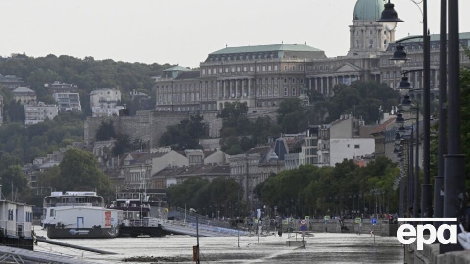 Вулиці угорської столиці пішли під воду