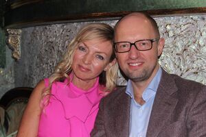 Сестра Яценюка умерла после шести лет борьбы с саркомой