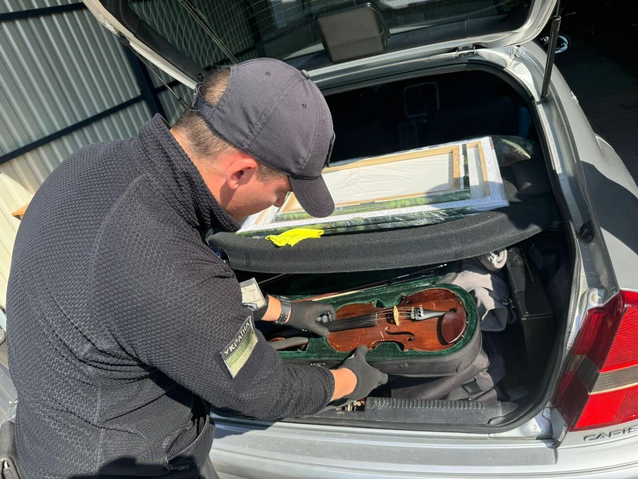 Скрипку виявили в багажнику автомобіля марки Mitsubishi, розповіли у ДПСУ