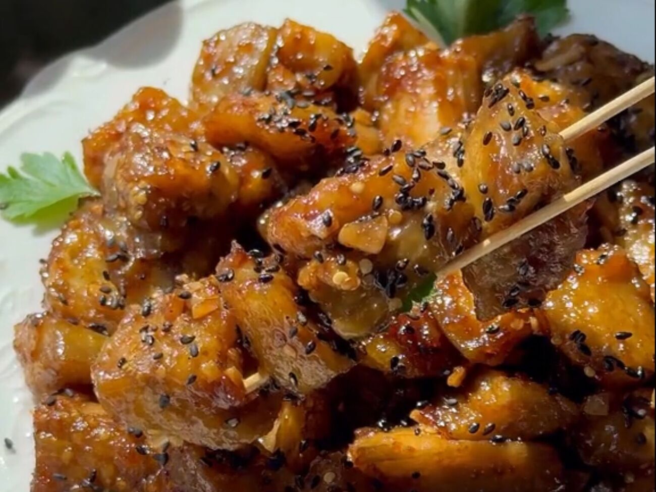 Соус придает баклажану ориентальный вкус