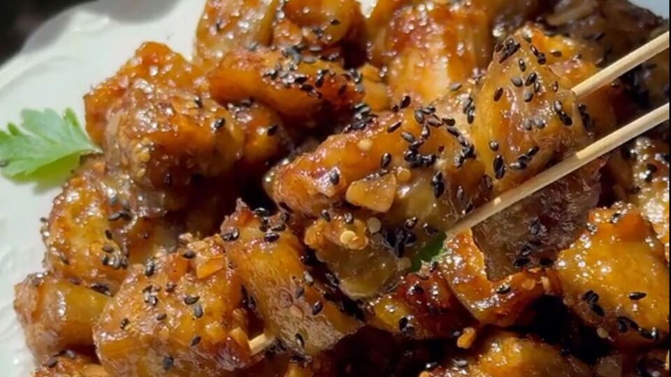 Соус придает баклажану ориентальный вкус